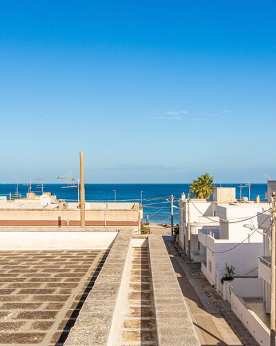 La Terrazza Vista Mare Di Marco: Cielo, Giorno, Proprietà, Mare, Tetto, Architettura, Azzurro, Orizzonte, Vacanza, Immobiliare