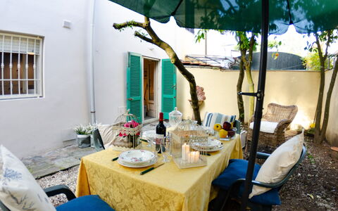 Angelina: Proprietà, Camera, Turchese, Mobilia, Casa, Tavolo, Immobiliare, Terrazza, Costruzione, Backyard