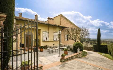 Villa Manuela: Nube, Cielo, Pianta, Costruzione, Finestra, Manto Stradale, Lotto, Albero, Casa, Spazio Pubblico