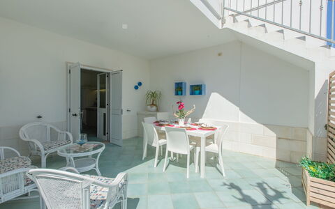 Casa Rosa: Proprietà, Camera, Costruzione, Casa, Mobilia, Appartamento, Interior Design, Immobiliare, Tavolo, Balcone
