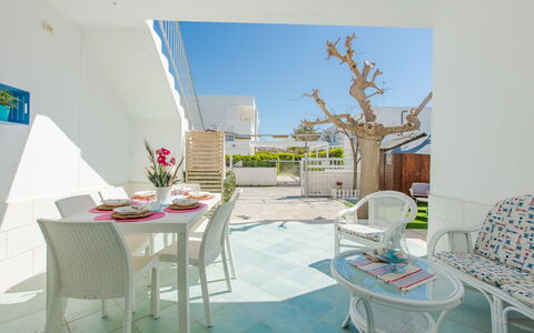 Casa Rosa: Proprietà, Camera, Interior Design, Costruzione, Casa, Mobilia, Immobiliare, Tavolo, Appartamento, Casa