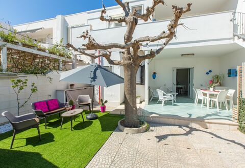 Casa Rosa: Proprietà, Casa, Costruzione, Immobiliare, Casa, Camera, Appartamento, Villa, Backyard, Zona Residenziale