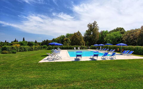 La Rimessa: Proprietà, Erba, Piscina, Cielo, Prato, Immobiliare, Lotto, Architettura, Casa, Tempo Libero