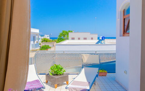Appartamento Pineta Mare: Giorno, Proprietà, Cielo, Azzurro, Costruzione, Shade, Interior Design, Urban Design, Casa, Quartiere