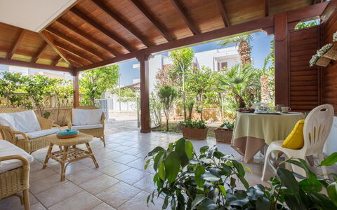 Villa Anna: Proprietà, Immobiliare, Costruzione, Camera, Ricorrere, Casa, Eco Hotel, Interior Design, Villa, Portico