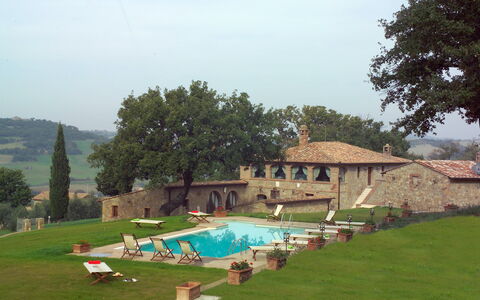 Villa Fontanelle: Cielo, Pianta, Acqua, Albero, Costruzione, Piscina, Lotto, Erba, Nube, Tempo Libero