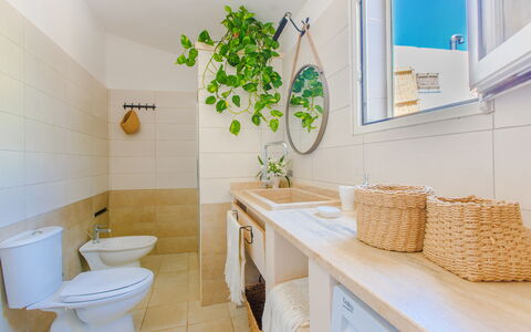Masseria Pagliamonte: Proprietà, Idraulico Fixture, Mobilia, Lavello, Bagno, Tavolo, Mobiletto Del Bagno, Lavandino Del Bagno, Rubinetto, Pianta