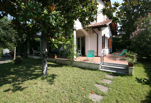 Villa Del Forte: Proprietà, Casa, Casa, Costruzione, Immobiliare, Architettura, Cortile, Albero, Villetta, Villa