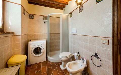 Casale Vacanze Il Granaio: Bagno, Proprietà, Camera, Gabinetto, Casa, Costruzione, Interior Design, Idraulico Fixture, Immobiliare, Pavimento