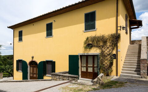 Casale Vacanze Il Granaio: Casa, Proprietà, Giallo, Costruzione, Casa, Cittadina, Facciata, Immobiliare, Architettura, Parete