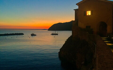 Dai Fiorentini - Apartment In Levanto: Cielo, Corpo D'Acqua, Mare, Orizzonte, Costa, Tramonto, Oceano, Sera, Crepuscolo, Mattina