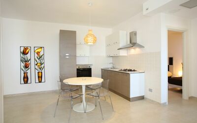 Villa Rea: Mobilia, Tavolo, Legna, Interior Design, Pavimento, Pavimentazione, Beige, Soggiorno, Sala, Controsoffitto