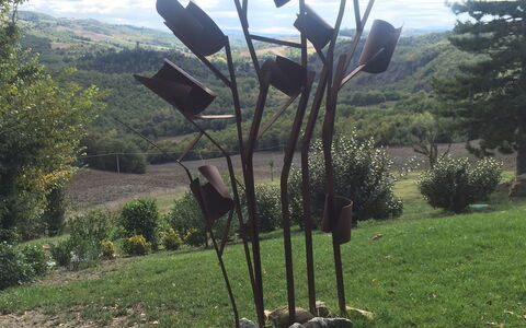 Casale De Conti: Scultura, Albero, Arte, Botanica, Pianta, Erba, Parco, Nonbuilding Struttura, Metallo