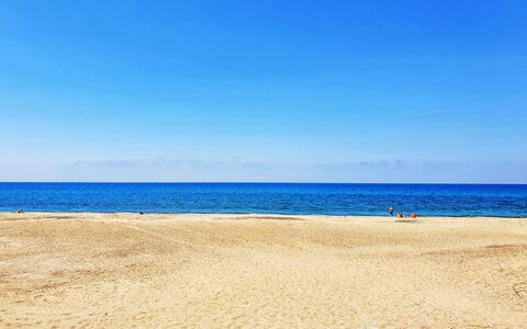 Sinago: Blu, Spiaggia, Acqua, Corpo D'Acqua, Giorno, Ambiente Naturale, Orizzonte, Mare, Costa