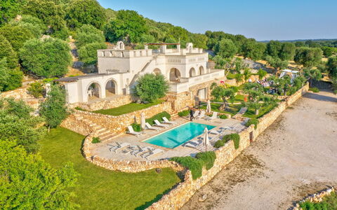 Corte dei Messapi | Sleeps 24: Pianta, Proprietà, Cielo, Albero, Azzurro, Costruzione, Urban Design, Paesaggio, Zona Residenziale, Immobiliare