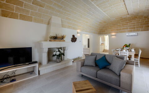 Corte dei Messapi | Sleeps 24: Soggiorno, Camera, Proprietà, Interior Design, Mobilia, Costruzione, Soffitto, Parete, Casa, Pavimento