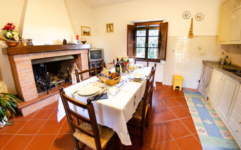 Orto Degli Olivi Proprietà: Camera, Proprietà, Mobilia, Sala Da Pranzo, Costruzione, Interior Design, Pavimento, Casa, Immobiliare, Tavolo