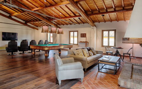 Tenuta Cambiano: Camera, Proprietà, Soggiorno, Costruzione, Pavimento In Legno, Interior Design, Pavimento, Mobilia, Casa, Latifoglie