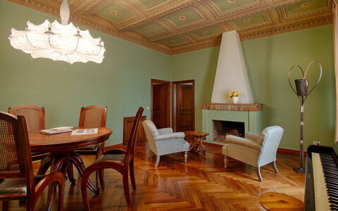 Tenuta Cambiano: Camera, Proprietà, Mobilia, Interior Design, Sala Da Pranzo, Pavimento, Costruzione, Latifoglie, Pavimento In Legno, Soffitto