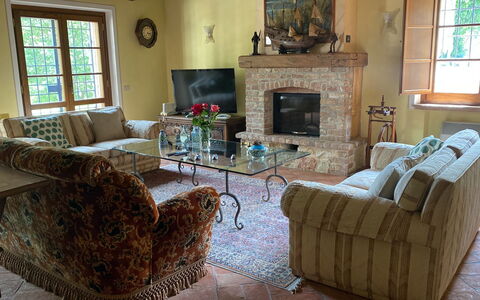 Beautiful Stone Country Villa: Marrone, Mobilia, Proprietà, Finestra, Pianta, Cornice, Tavolo, Divano, Soggiorno, Interior Design
