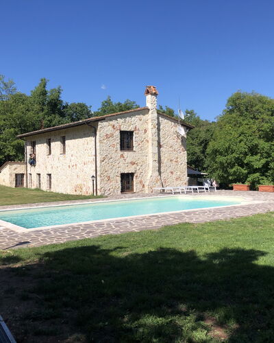 Beautiful Stone Country Villa: Cielo, Pianta, Albero, Lotto, Shade, Erba, Tempo Libero, Ricreazione, Costruzione, Paesaggio