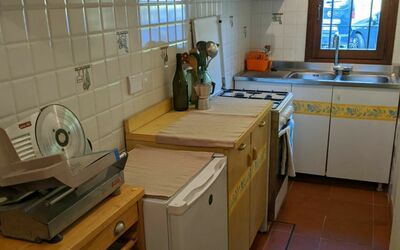 Gottino: Camera, Controsoffitto, Proprietà, Cucina, Cabinetry, Mobilia, Pavimento, Piastrella, Apparecchio Major, Costruzione