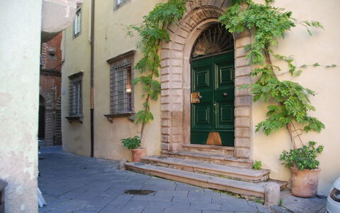 Il Mezzanino: Proprietà, Costruzione, Immobiliare, Architettura, Quartiere, Facciata, Casa, Arco, Cortile, Porta