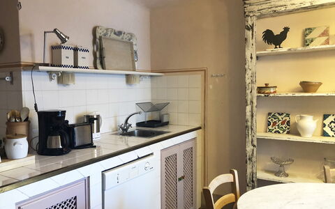 Il Mezzanino: Camera, Proprietà, Mobilia, Mensola, Interior Design, Costruzione, Parete, Casa, Cabinetry, Pavimento