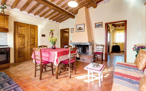 Casale Valdichiana: Proprietà, Camera, Costruzione, Mobilia, Immobiliare, Casa, Interior Design, Soffitto, Villa, Pavimento