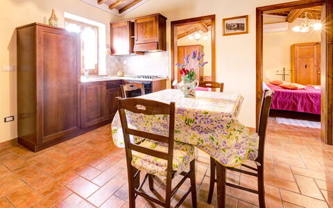 Casale Valdichiana: Camera, Proprietà, Mobilia, Costruzione, Interior Design, Pavimento, Casa, Immobiliare, Soffitto, Sala Da Pranzo