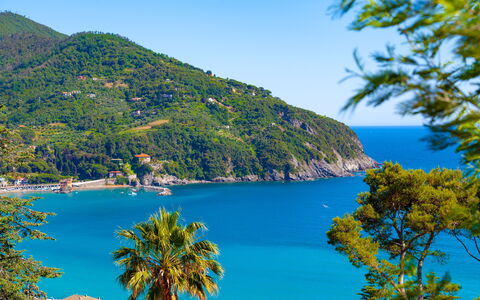 Il Giardino Sul Mare - Levanto: Acqua, Cielo, Montagna, Risorse Idriche, Paesaggio Naturale, Verde, Azzurro, Albero, Lago, Costiera E Morfologie Oceanic