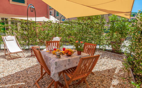 Portovecchio Apartments - Levanto: Proprietà, Immobiliare, Casa, Camera, Mobilia, Backyard, Costruzione, Tavolo, Casa, Terrazza