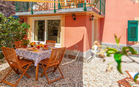Portovecchio Apartments - Levanto: Proprietà, Camera, Casa, Costruzione, Immobiliare, Tavolo, Mobilia, Sala Da Pranzo, Casa, Terrazza