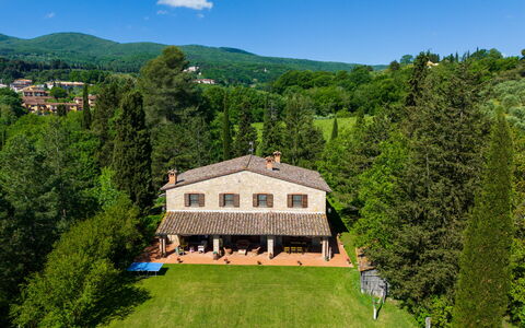 Podere a Lafi: Cielo, Pianta, Nube, Verde, Montagna, Costruzione, Natura, Paesaggio Naturale, Albero, Casa