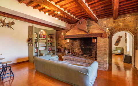 Podere a Lafi: Proprietà, Cornice, Legna, Interior Design, Fascio, Divano, Pavimento, Pavimentazione, Parete, Soggiorno