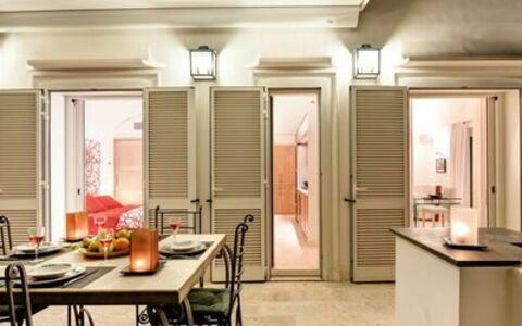 Villa Marina Little Beach: Tavolo, Proprietà, Mobilia, Costruzione, Finestra, Legna, Porta, Sedia, Arancia
