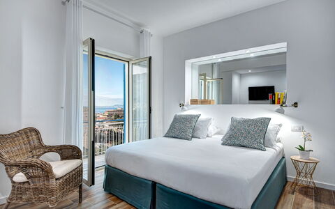Luxury Blues Apartment: Mobilia, Proprietà, Comfort, Costruzione, Azzurro, Legna, Finestra, Architettura, Interior Design