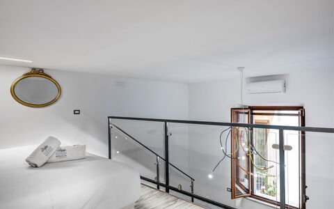 Loft In Sorrento: Costruzione, Interior Design, Pavimento, Comfort, Pavimentazione, Legna, Immobiliare, Casa, Telaio Del Letto