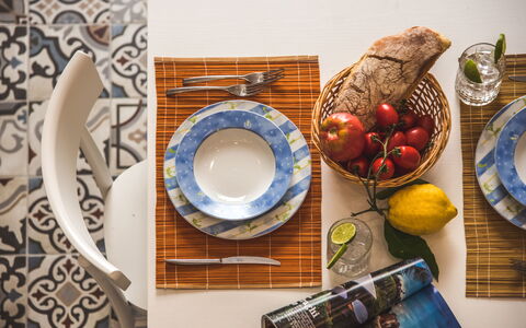 Loft In Sorrento: Cibo, Tavola, Dishware, Tavolo, Piatto, Legna, Serveware, Ingrediente