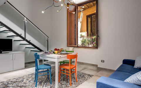Loft In Sorrento: Specchio, Mobilia, Tavolo, Cabinetry, Costruzione, Divano, Controsoffitto, Legna, Illuminazione, Interior Design