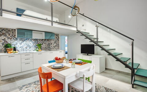 Loft In Sorrento: Mobilia, Cabinetry, Proprietà, Controsoffitto, Tavolo, Cucina, Arancia, Illuminazione, Interior Design, Sedia