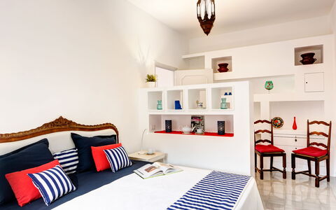 Parsano Home: Mobilia, Proprietà, Cornice, Azzurro, Comfort, Tessile, Cuscino, Mensola, Interior Design, Arancia