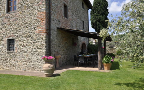 Villa Claudia: Pianta, Finestra, Costruzione, Vaso Di Fiori, Pianta Della Casa, Nube, Casa, Albero, Erba, Arbusto
