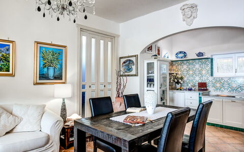 Medusa And The Seahorse Villa: Cornice, Tavolo, Proprietà, Mobilia, Blu, Azzurro, Divano, Sedia, Illuminazione, Interior Design