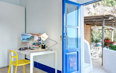 la-casa-sul-mare-delle-sirene-marina-del-cantone-appartamento-soggiorno