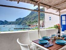 la-casa-sul-mare-delle-sirene-marina-del-cantone-appartamento-terrazza