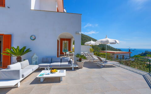 Villa Nerano: Vaso Di Fiori, Ricorrere, Sedia, Pianta Della Casa, Eco Hotel, Catena Montuosa, Hotel, Villa, Estate, Balcone