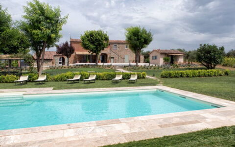 Villa Milluzzi: Acqua, Cielo, Nube, Pianta, Proprietà, Piscina, Costruzione, Albero, Erba, Architettura