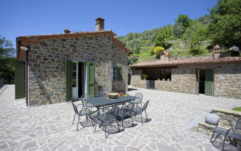 Villa Sole: Mobilia, Cielo, Tavolo, Proprietà, Pianta, Sedia, Costruzione, Albero, Illuminazione, Architettura