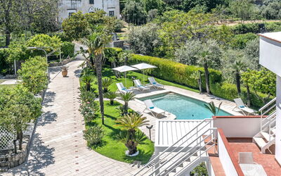 Villa Antonietta: Pianta, Acqua, Proprietà, Piscina, Albero, Costruzione, Urban Design, Vegetazione, Erba, Tempo Libero